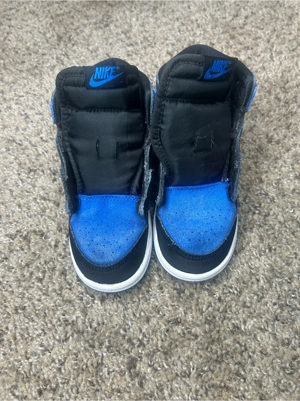 four pairs of shoes that need to be repair look at pictures